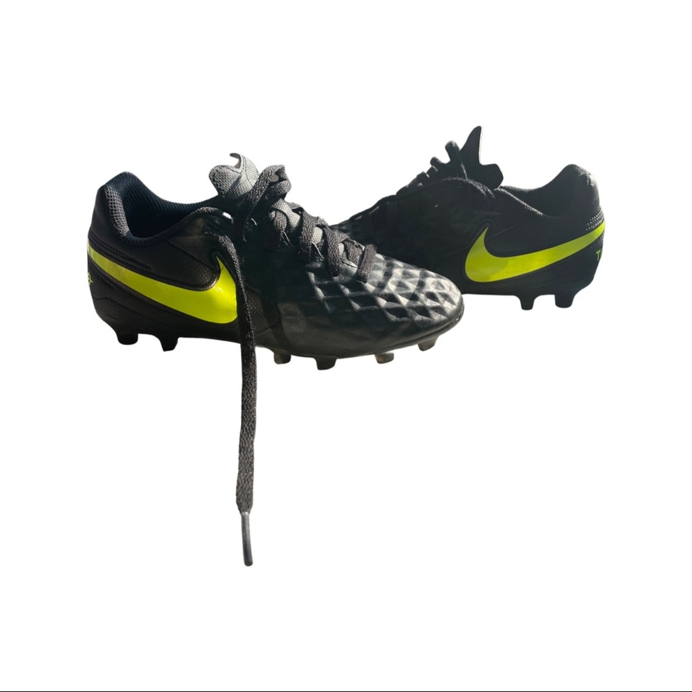 Nike Tiempo soccer cleats (Barely Worn)